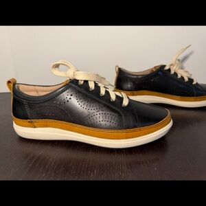 Cobb Hill Bailee Leather Perforated Design Sneakers Black/Tan/Cream Womans 7M